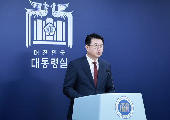 Jang Sang-yoon, senior presidential secretary for social policy, speaks during a briefing on Tuesday at the presidential office in Yongsan, central Seoul. [YONHAP] 