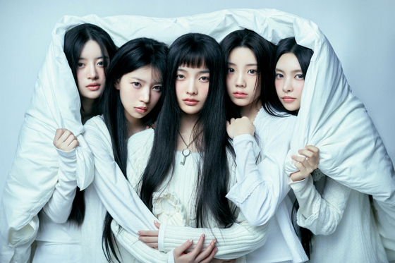 Girl group ILLIT debuted on March 25 with its EP ″Super Real Me″ [BELIFT LAB]