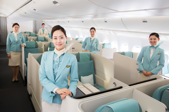 Korean Air Lines' cabin crew members [KOREAN AIR LINES] 