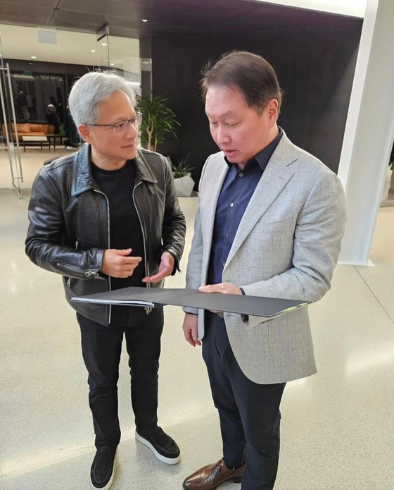 SK Group Chairman Chey Tae-won, right, talks with Nvidia CEO Jensen Huang at the U.S. chip giant's headquarters in Silicon Valley on Wednesday, local time. [SCREEN CAPTURE]