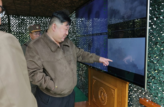 North Korean leader Kim Jong-un overseas a tactical drill simulating a nuclear counterattack near Pyongyang on Monday. [NEWS1]