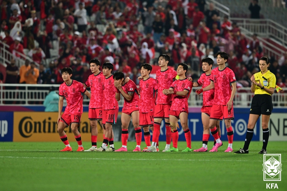 The U-23 Korean national team reacts after losing a penalty shootout to Indonesia during the quarterfinals of the AFC U-23 Asian Cup at Abdullah bin Khalifa Stadium in Doha, Qatar on Thursday. [NEWS1] 