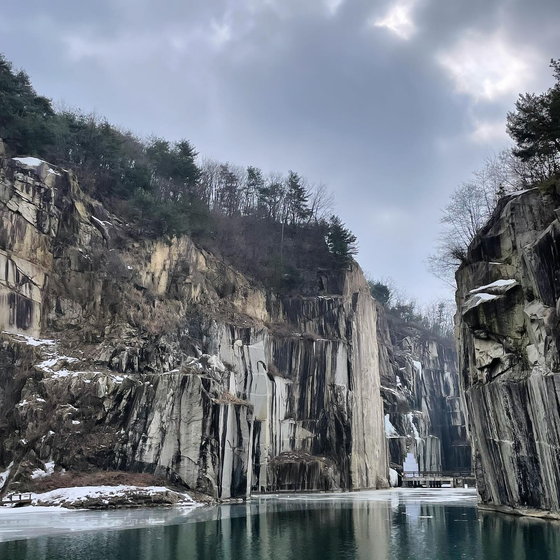 Pocheon Art Valley in Pocheon, Gyeonggi, is home to Cheonju Lake, where a granite hill towers over the water. [SCREEN CAPTURE]