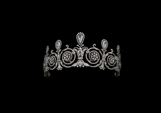 A 1905 Cartier tiara [CARTIER]