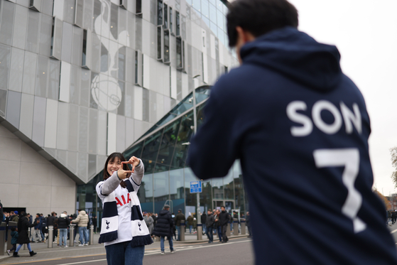 Spurs fans take a photo outside Tottenham Hotspur Stadium ahead of a Premier League match against Aston Villa on Nov. 26, 2023.  [EPA/YONHAP]
