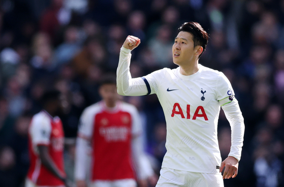 Tottenham's Son Heung-min celebrates after scoring from the penalty spot during a Premier League match against Arsenal at Tottenham Hotspur Stadium in London on April 28. [EPA/YONHAP]