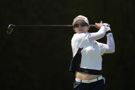 Im Jin-hee hits from the second tee during the fourth round of the LPGA's JM Eagle LA Championship at Wilshire Country Club on Sunday in Los Angeles. [AP/YONHAP]