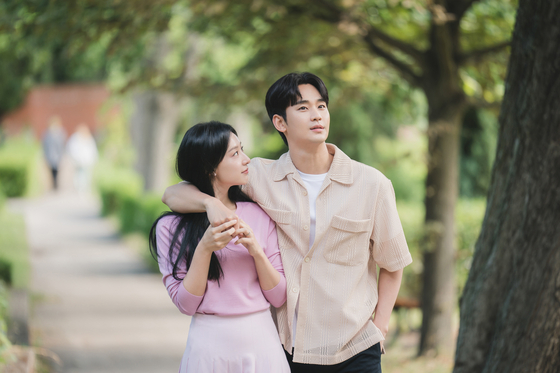 Actors Kim Ji-won, left, and Kim Soo-hyun star as a married couple with marital troubles on tvN's drama series ″Queen of Tears.″ The series' final episode, which aired on Sunday, achieved the highest viewership ratings ever for a drama series aired on tvN. [TVN]
