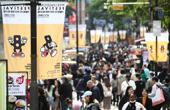 Visitors crowd a street in Myeong-dong, central Seoul, on April 30, 2023, the first day of last year's Seoul Festa. [NEWS1]