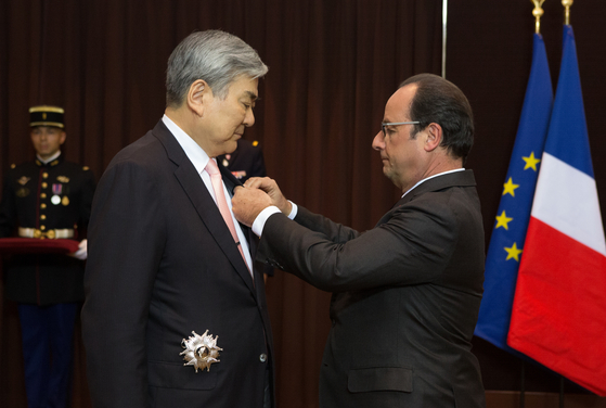 조씨는 2015년 서울에서 프랑수아 올랑드 당시 프랑스 대통령으로부터 슈발리에에 이어 두 번째로 높은 영예인 프랑스 레지옹 도뇌르 최고장교직을 수여받았다. [HANJIN GROUP]