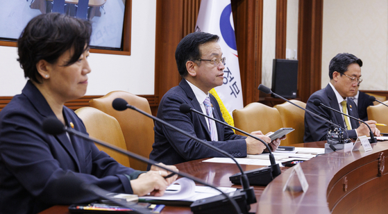 From left: Minister of Agriculture, Food and Rural Affairs Song Mi-ryung; Deputy Prime Minister and Minister of Economy and Finance Choi Sang-mok; and Minister of Oceans and Fisheries Kang Do-hyung during the Emergency Ministerial Meeting on Economic Affairs at the Seoul Government Complex in central Seoul on Wednesday [YONHAP] 