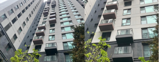 GS E&C's built residential apartment complex that used Chinese glasses, which had forged Korean Standard (KS) mark embedded. [YONHAP]