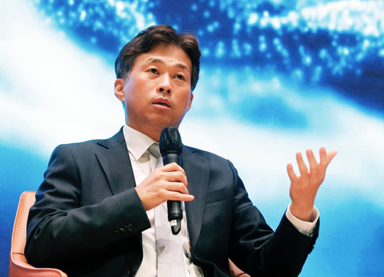 SK hynix Kwak Noh-jung speaks at a news conference at its Icheong, Gyeonggi headquarters on Thursday. [SK HYNIX]