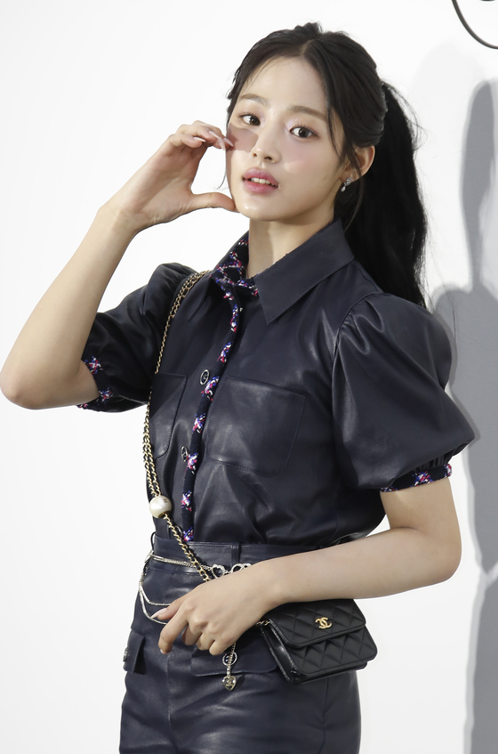 Minji of NewJeans makes a cheek heart at a fashion brand event in Seongdong District, eastern Seoul on April 23. [NEWS1] 