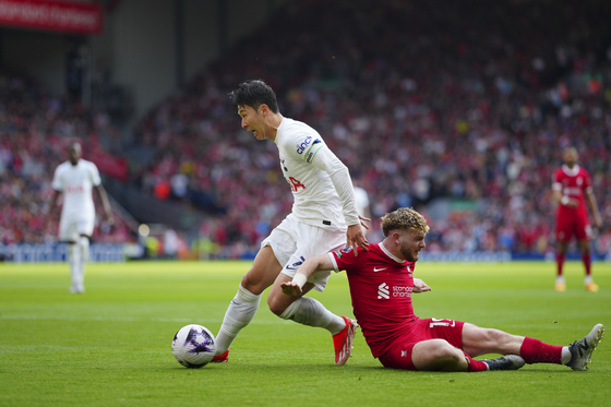 Tottenham's Son Heung-min, left, and Liverpool's Harvey Elliott fight for the ball during the match between Liverpool and Tottenham Hotspur at Anfield Stadium in Liverpool, England on Sunday. [AP/YONHAP]