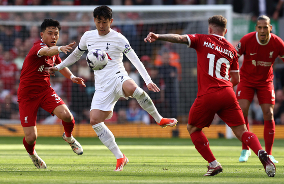 Tottenham Hotspur's Son Heung-min, second from left, vies with Liverpool's Wataru Endo and Alexis MacAllister during the match at Anfield in Liverpool, England on Sunday. [AP/YONHAP]