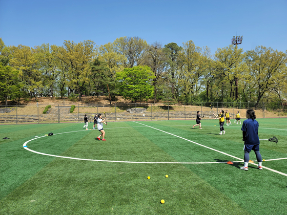 Mary makes a pass during the star drill. [MARY YANG]