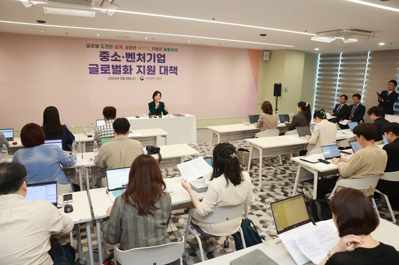 Oh Young-joo, minister of SMEs and startups, introduces the ministry's plans to encourage local companies to go global on Wednesday. [NEWS1] 
