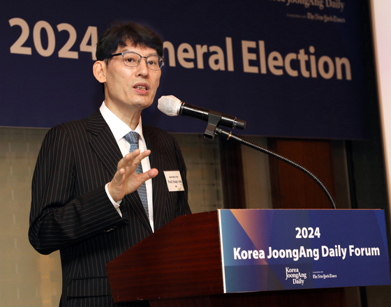 Political analyst Park Sung-min, also the head of public and political consulting firm MIN Consulting, speaks during the 2024 Korea JoongAng Daily Forum held at the Westin Josun Hotel in central Seoul on Wednesday. [PARK SANG-MOON]