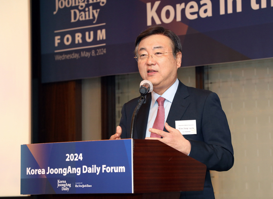 Kim Jong-seok, co-chair of the Presidential Regulatory Reform Committee, speaks during the 2024 Korea JoongAng Daily Forum held at the Westin Josun Hotel in central Seoul on Wednesday. [PARK SANG-MOON] 