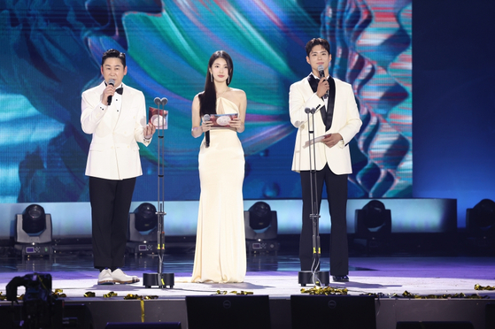 Hosts of the 60th Baeksang Arts Awards, from left: Comedian Shin Dong-yup and actors Suzy and Park Bo-gum. [BAEKSANG ARTS AWARDS ORGANIZING COMMITTEE]