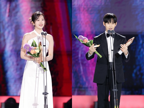 Winners of the special popularity awards given by this year's sponsor and stream platform Prizm: Singer ? and entertainer these days ? Ahn Yu-jin of girl group IVE, left, and actor Kim Soo-hyun [BAEKSANG ARTS AWARDS ORGANIZING COMMITTEE]