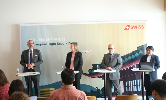 Officials speak during a press conference at the Swiss Embassy in central Seoul on Thursday held to mark the inaugural flight of Swiss International Air Lines connecting Seoul and Zurich, which commenced the previous day. [SWISS INTERNATIONAL AIR LINES]