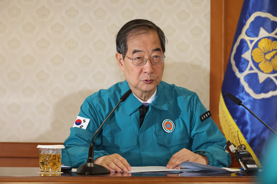 Prime Minister Han Duck-soo speaks during a Friday meeting of the Central Disaster Management Headquarters at the Central Government Complex in Jongno District, Seoul, to address the ongoing junior doctors' strike. [YONHAP]