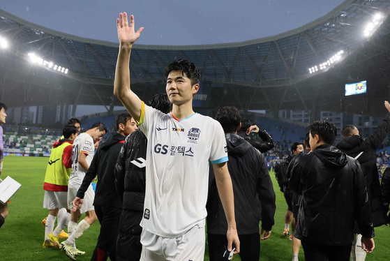 FC Seoul midfielder Ki Sung-yueng reacts after a 2-1 win over Incheon United in the K League 1 at Incheon Football Stadium in Incheon in a photo shared on FC Seoul's official Facebook account on Saturday. [SCREEN CAPTURE]