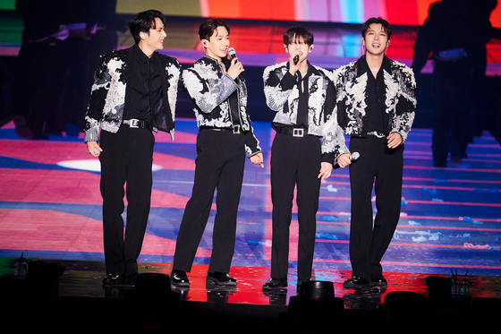Boy band Highlight held its ″Lights Go On, Again″ concert at the KSPO Dome in Songa District, southern Seoul on Friday, Saturday and Sunday. ″Lights Go On, Again″ was the first time that Highlight was able to officially call themselves Beast, again, after coming to an agreement with Cube Entertainment in April. [AROUND US ENTERTAINMENT]