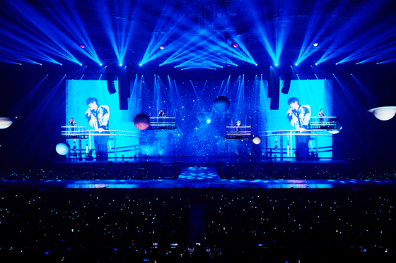 Boy band Highlight held its ″Lights Go On, Again″ concert at the KSPO Dome in Songa District, southern Seoul on Friday, Saturday and Sunday. ″Lights Go On, Again″ was the first time that Highlight was able to officially call themselves Beast, again, after coming to an agreement with Cube Entertainment in April. [AROUND US ENTERTAINMENT]