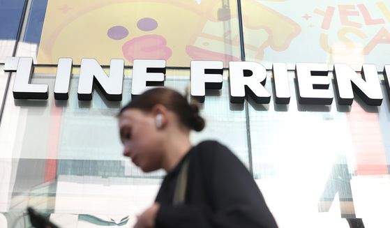 A person passes by in front of Line Friends flagship store in Gangnam District, southern Seoul, on Monday, amid growing concerns over the Japanese government pressuring Naver to sell its stakes in Line Yahoo. [NEWS1]