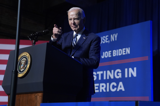 President Joe Biden delivers remarks on the Chips and Science Act at the Milton J. Rubenstein Museum on April 25 in Syracuse, New York. [AFP/YONHAP]