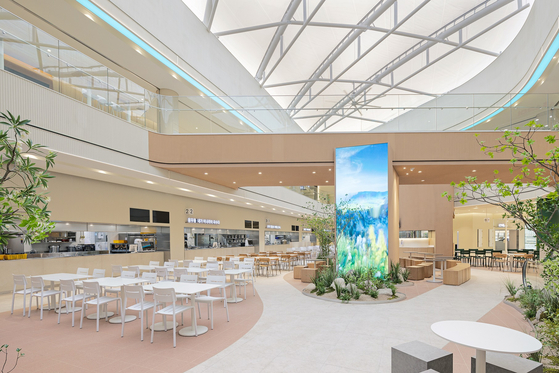 An image showing interior of the Ansan Service Area, which opened in 2022 on Yeongdong Expressway connecting Incheon and Gangneung, Gangwon [KOREA EXPRESSWAY CORPORATION]