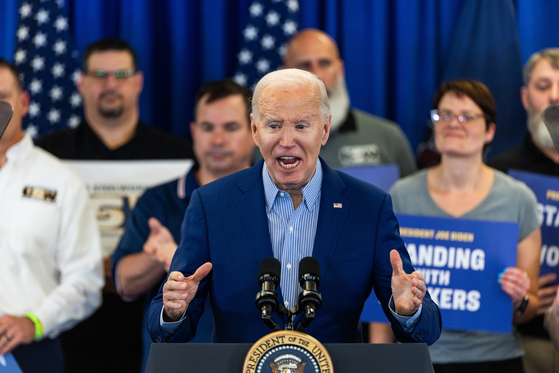 U.S. President Joe Biden calls for tripling tariffs on Chinese steel imports while speaking at the United Steel Workers headquarters in Pittsburgh, Pennsylvania, on April 17. [EPA/YONHAP]