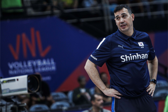 Korean women's volleyball team head coach Fernando Morales reacts during a 2024 Volleyball Nations League game against China in Brazil on Tuesday. [FIVB]