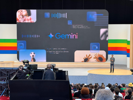 Alphabet CEO Sundar Pichai speaks at a Google I/O event in Mountain View, California on Tuesday. [YONHAP]