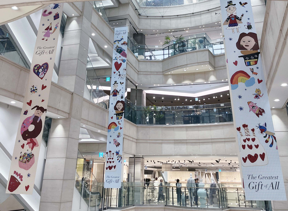 Banners featuring children's drawings as part of the Family Month campaign, The Greatest Gift of All, hang at Shinsegae Department Store's Gangnam branch in southern Seoul on Thursday. [SEO JI-EUN]