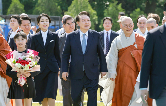 Yoon lauds return of Buddhist relics as symbol of closer ties with U.S.