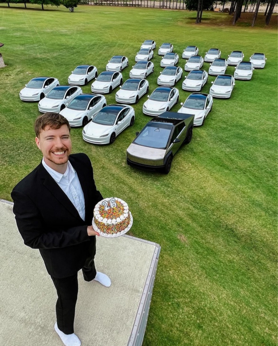 Jimmy Donaldson, who is known by his YouTube name MrBeast, takes a photo with 26 Tesla cars. He held a giveaway of 25 Model 3s and a Cybertruck for 26 followers in celebration of his 26th birthday. A 27-year-old Korean woman was selected as one of the recipients. [SCREEN CAPTURE]
