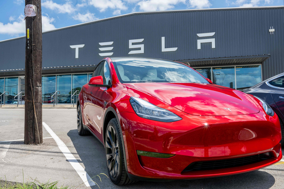 A Tesla Model Y is seen on a Tesla car lot in Texas. [AFP/YONHAP]