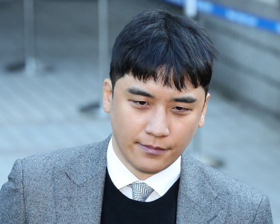 Former boy band Big Bang member Seungri leaves the Seoul Central District Court in Seocho District, southern Seoul, on Jan. 13, 2020. [YONHAP]