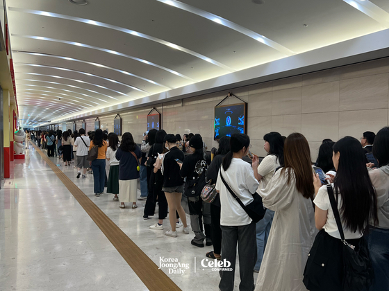 Fans of the hit tvN drama ″Lovely Runner″ queue outside The Hyundai Seoul department store in Yeouido in western Seoul for the ″Lovely Runner″ pop-up store that opened Thursday. [DANIELA GONZALEZ PEREZ]