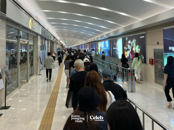 Fans of the hit tvN drama ″Lovely Runner″ queue outside The Hyundai Seoul department store in Yeouido in western Seoul for the ″Lovely Runner″ pop-up store that opened Thursday [DANIELA GONZALEZ PEREZ]