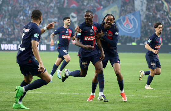 Paris Saint-Germain's Ousmane Dembele, center, celebrates scoring against Lyon in the French Cup final at Stade Pierre-Mauroy in France on Saturday. [REUTERS/YONHAP] 