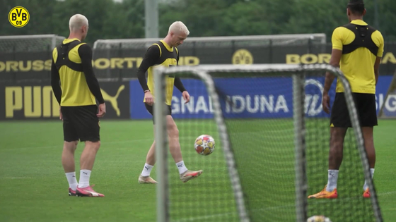 Borussia Dortmund train ahead of the Champions League final against Real Madrid. [ONE FOOTBALL]