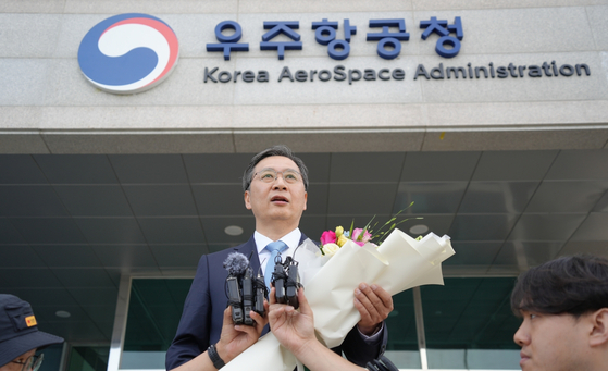 Korea AeroSpace Administration's chief Yoon Young-bin speaks to the press at the inauguration ceremony held at the agency's building in Sacheon, South Gyeongsang, on Monday. [KOREA AEROSPACE ADMINISTRATION]