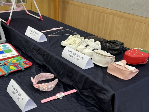 On May 28, children's leather products sold by Shein were put on display and found to contain toxic substances in a safety test conducted by the Seoul city government.  (YONHAP)