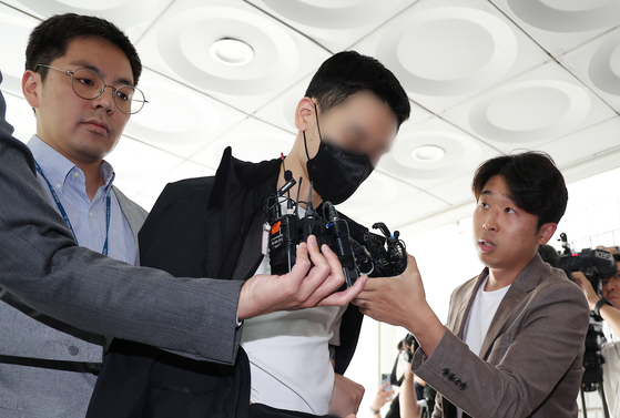 A man known as Lee, who has been accused of offering to pay two teenagers to vandalize the Gyeongbok Palace walls, at the Seoul Central District Court in southern Seoul on May 25 [YONHAP]