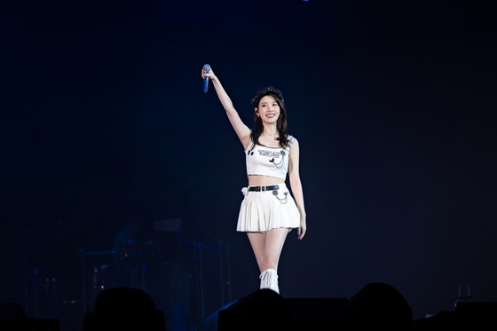 IU continued her ″HEREH″ world tour in Hong Kong, performing on Saturday and Sunday [EDAM ENTERTAINMENT]